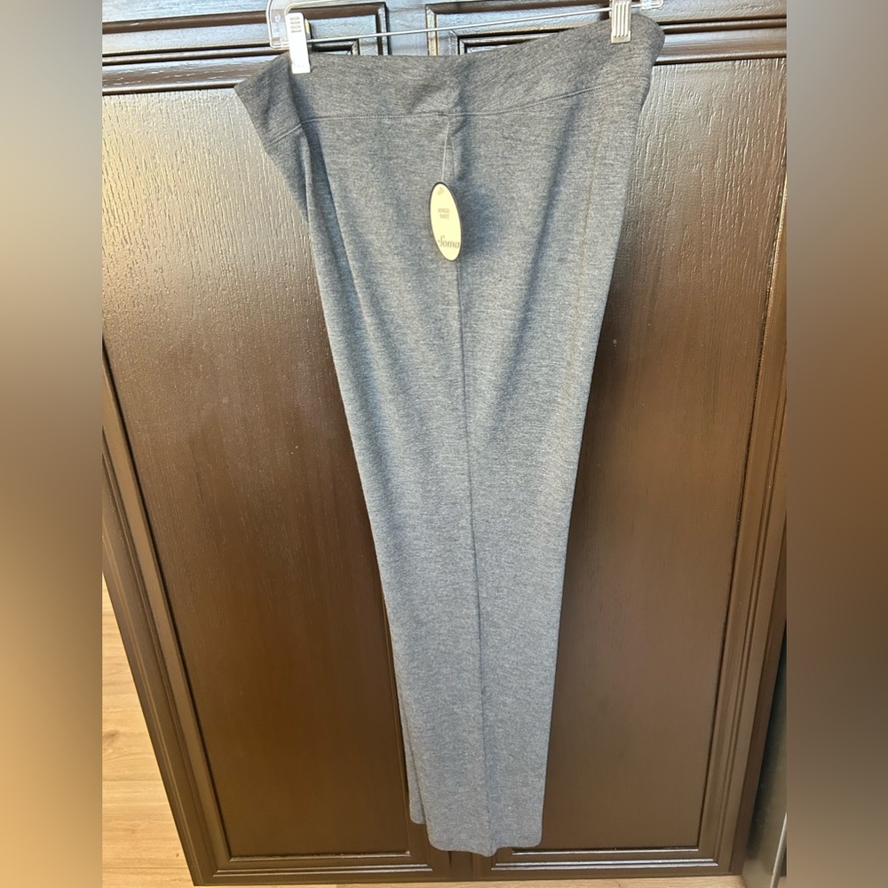 Soma pull-on charcoal grey pants. Size Large
NWT